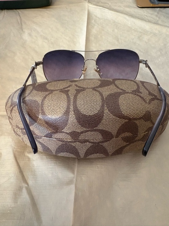 Coach HC 7127 sunglasses 
Frame in Shiny Light Gold metal main image 5
